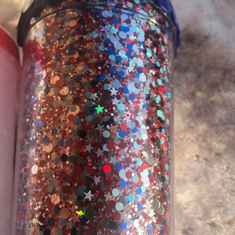 Packed Party confetti reusable cup. - Picture 3 of 6